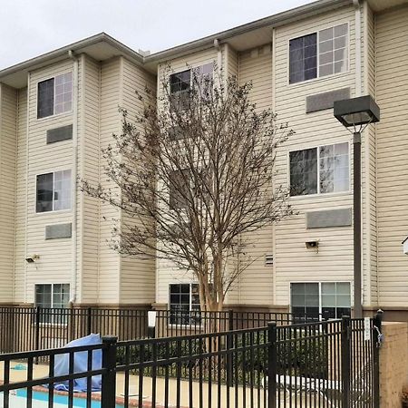 Starkville Inn & Suites Exterior photo